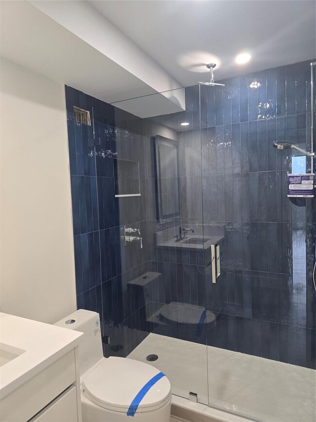 Building Photo - 328 N Ocean Blvd