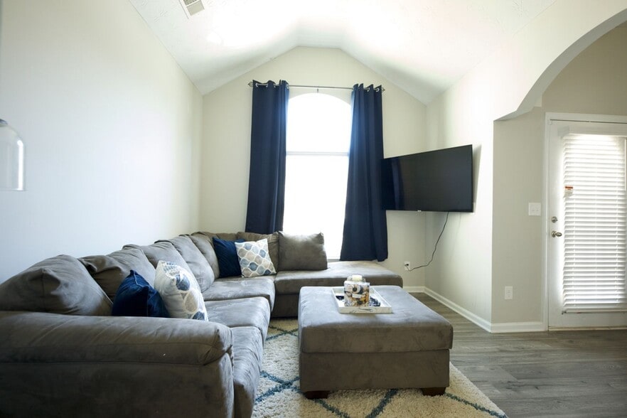 Building Photo - 6116 Citico River Ln