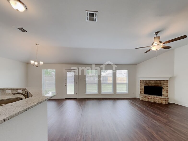Building Photo - 120 Jennings Dr