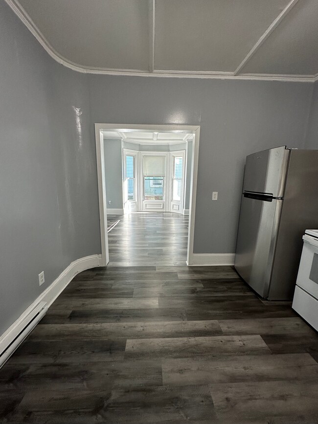 Building Photo - 66 Pecker St