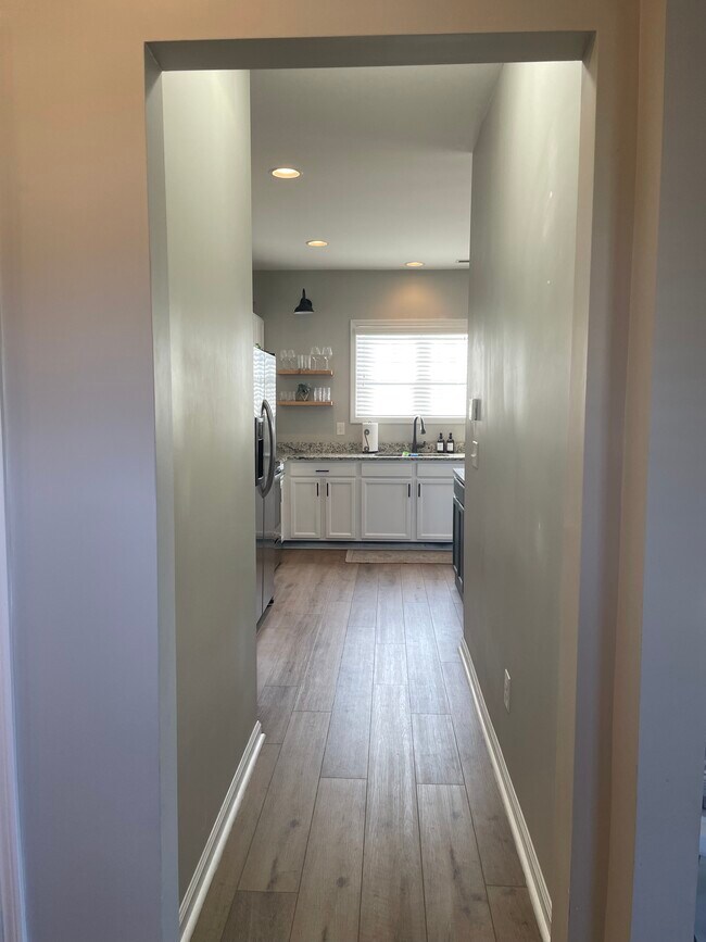Building Photo - 311 Pebble Shore Dr