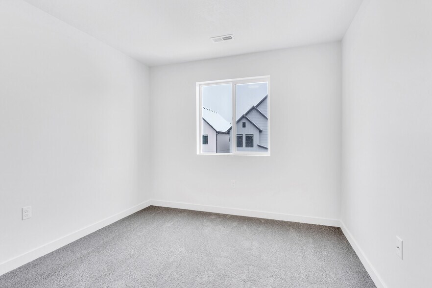 Building Photo - 371 W 3200 N