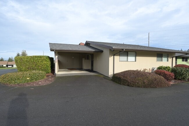 Primary Photo - 2 bed 1 bath condo in 55+ community- ALL U...