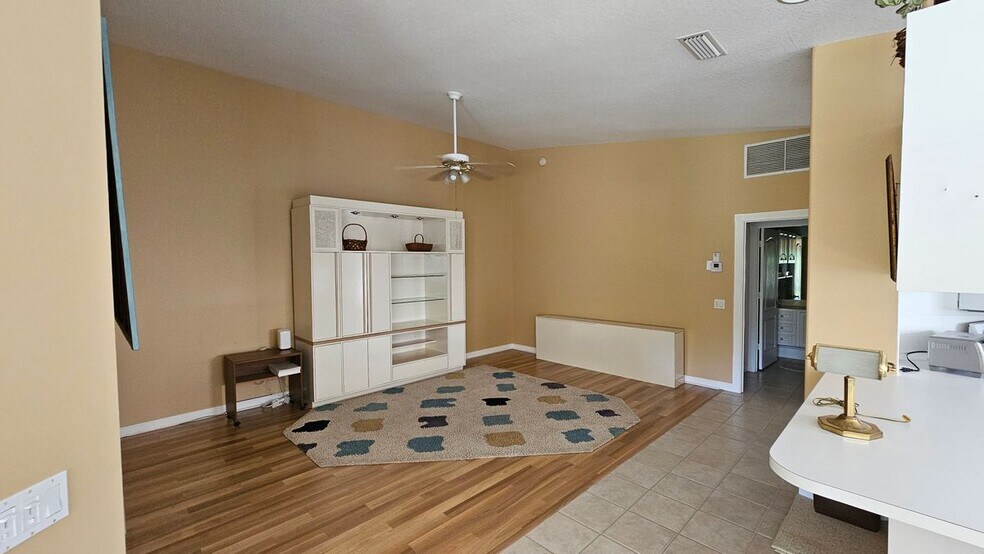 Building Photo - 7960 SE Peppercorn Ct