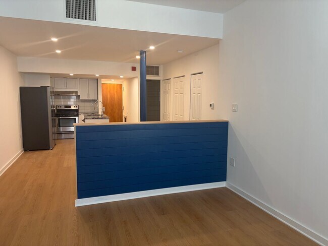 Building Photo - Welcome to Urban Elegance in the Heart of Historic Old City, Philadelphia.