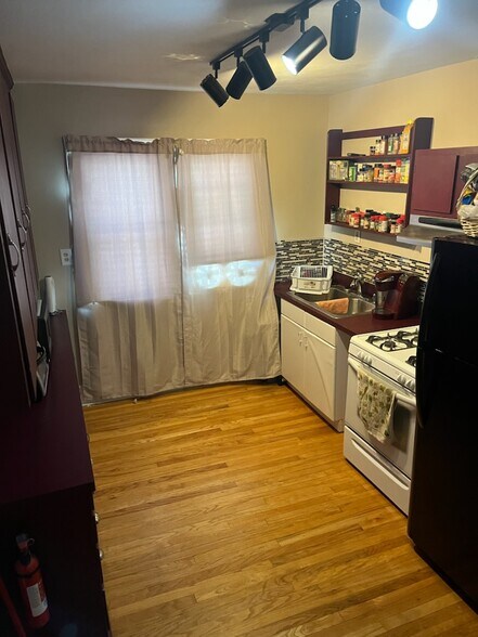 Kitchen - 210 Woodbine Ave