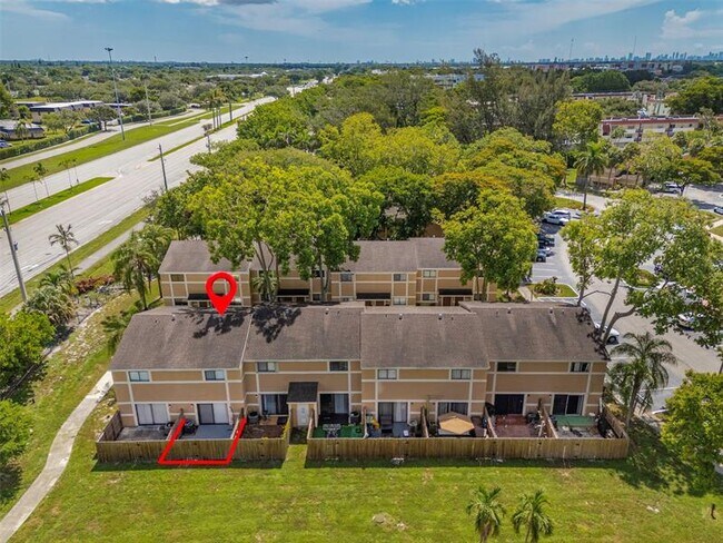 Building Photo - 9481 Palm Cir