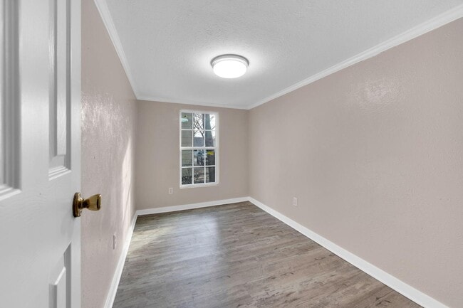 Building Photo - 418 E Avenue F