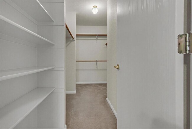 Building Photo - 5605 Bentsen Ln