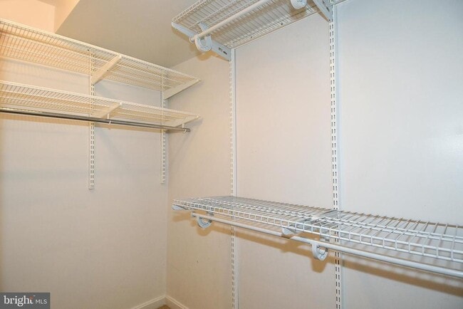 Building Photo - 1531 Patrick Henry Dr