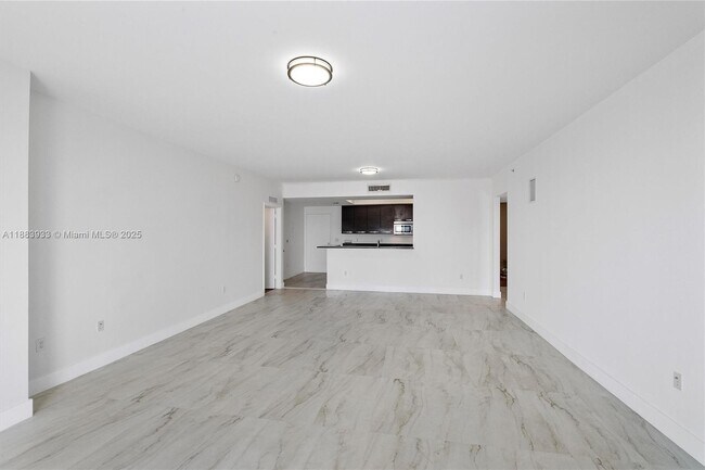 Building Photo - 3030 NE 188th St
