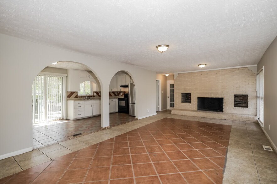 Building Photo - 369 Windemere Way