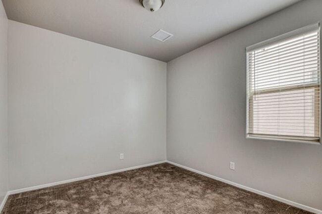 Building Photo - FIRST RENT MONTH FREE