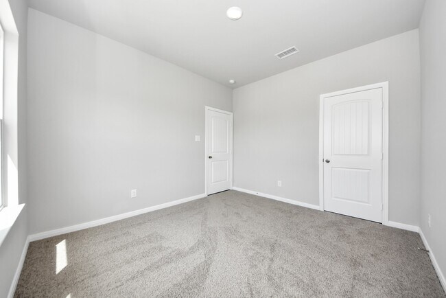 Building Photo - 638 Stovall Dr