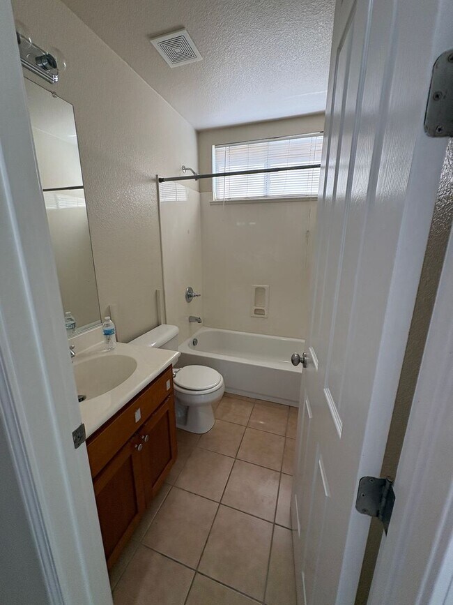 Building Photo - Spacious 3,400 sq foot home. 4 bedroom 4 bath Prime San Jose location