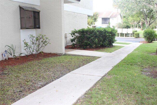 Building Photo - 110 Gardens Dr