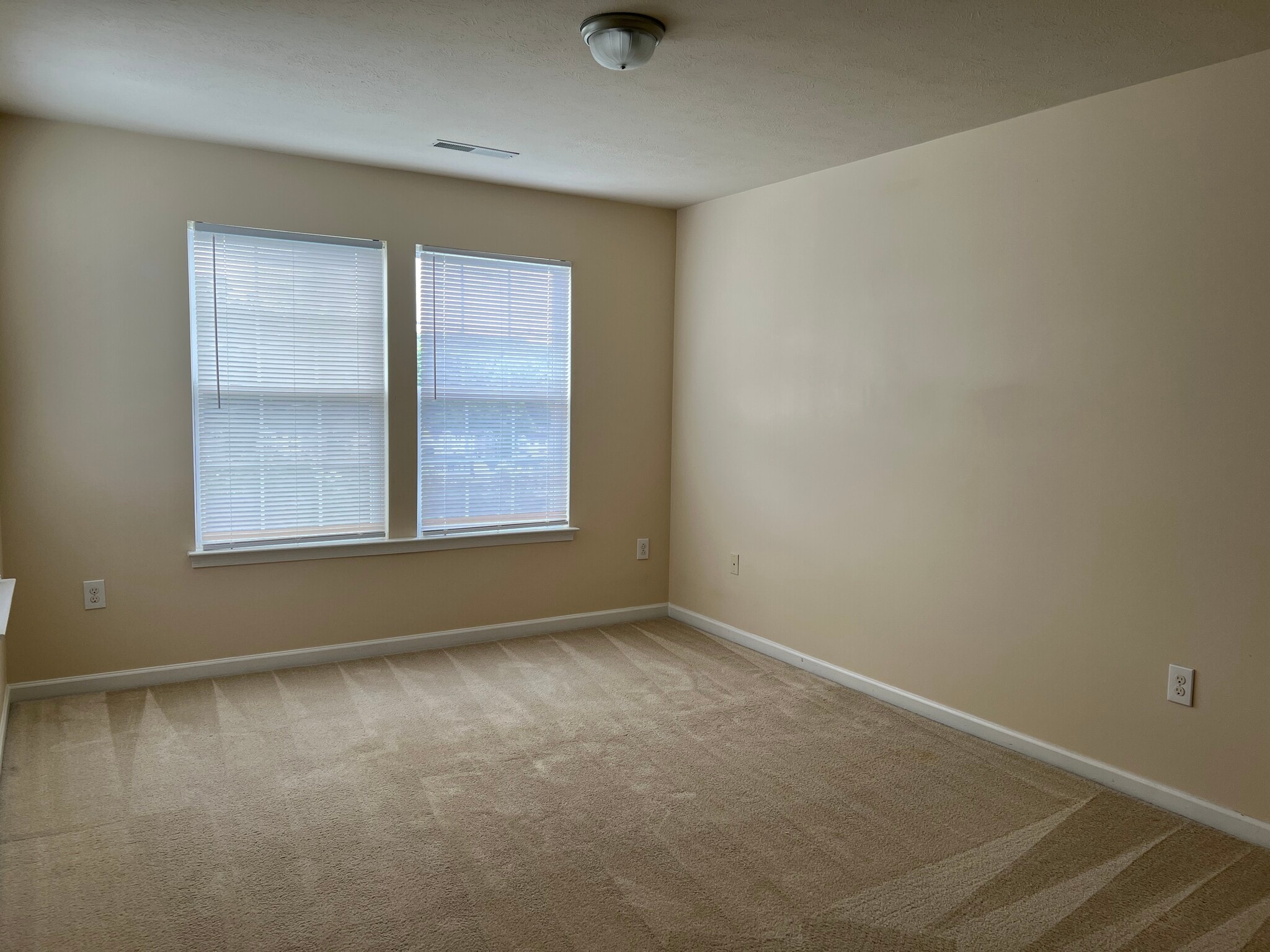 Building Photo - 325 Falcon Run