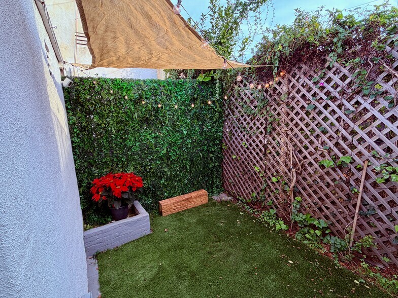 Building Photo - 6000 4th Ave