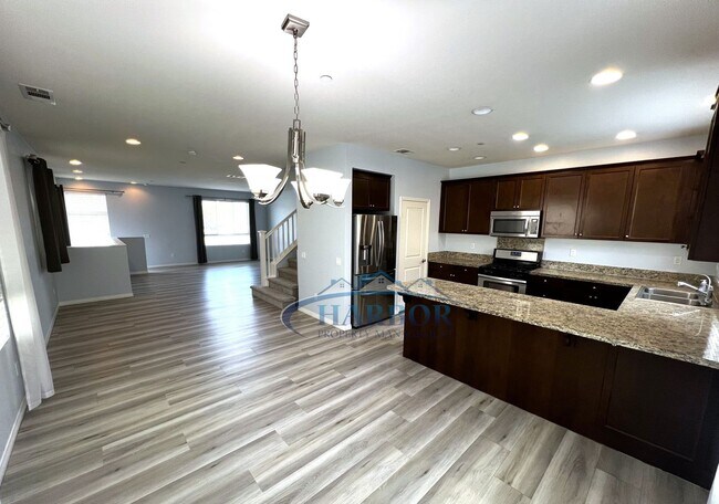 Building Photo - Elegant 3-Story, 4-Bedroom, 3-Bath Condo