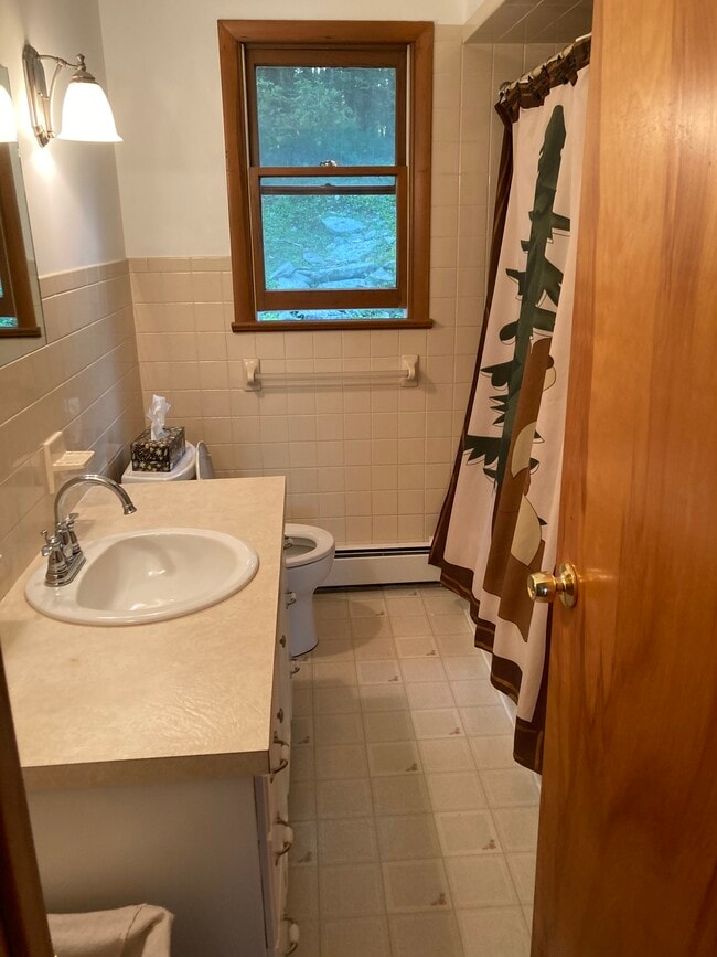 Building Photo - 126 W Shore Dr