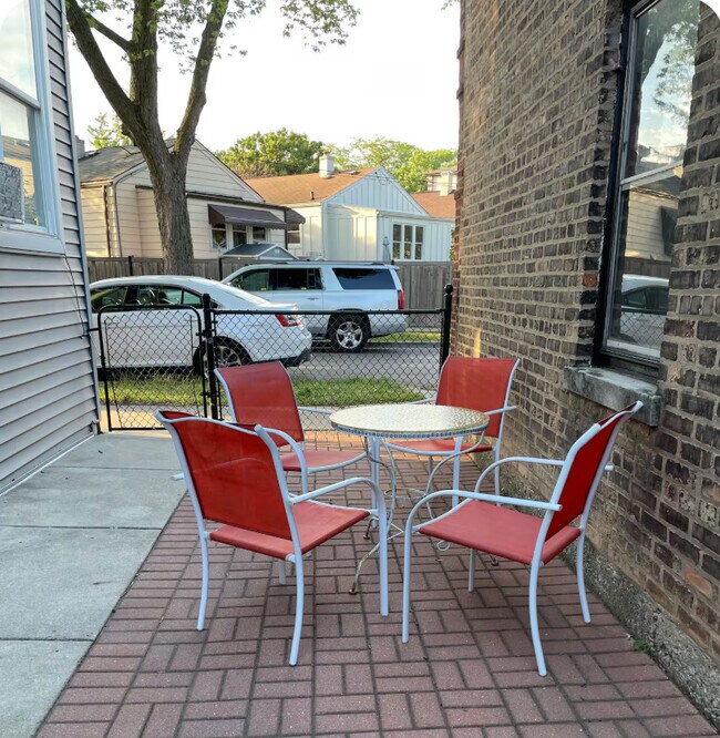 Building Photo - 2959 N Springfield Ave