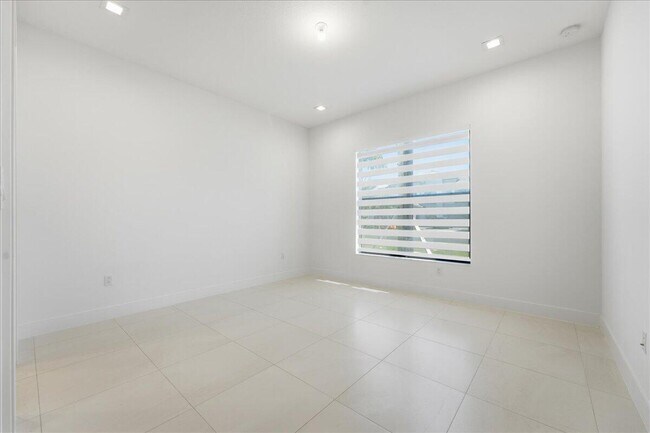 Building Photo - 9971 Migration Pt