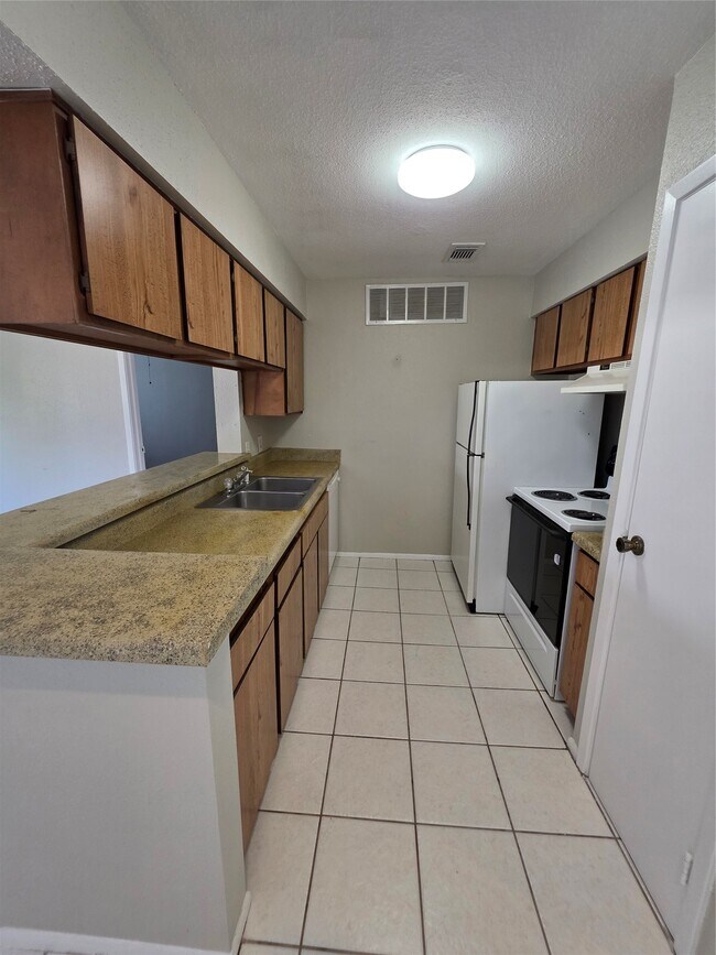 Building Photo - 15534 Zabolio Dr