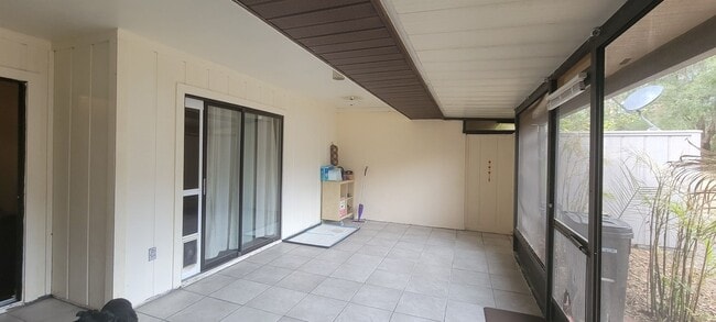 Building Photo - 2/2 Condo in the quiet community of Mile Run