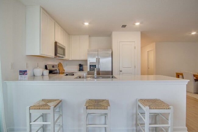 Building Photo - Spacious 4BR/2BA Home in Eagles Ridge – High-Speed Internet Included – Military Deposit Special