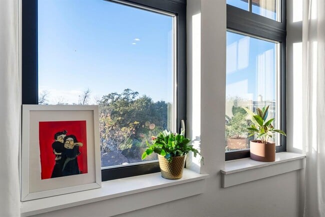 Building Photo - 908 Nueces St