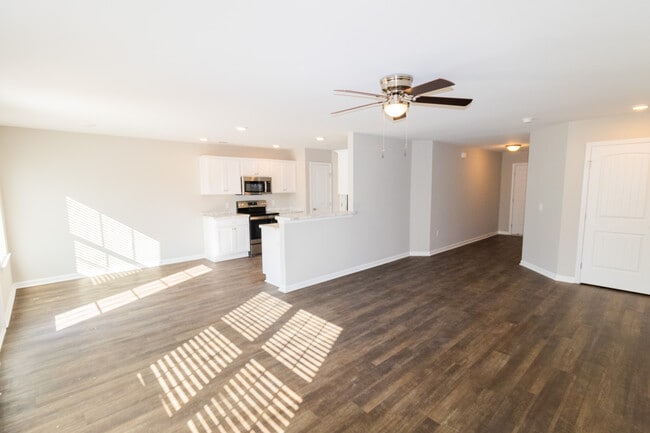 Building Photo - 123 Callaway Cres