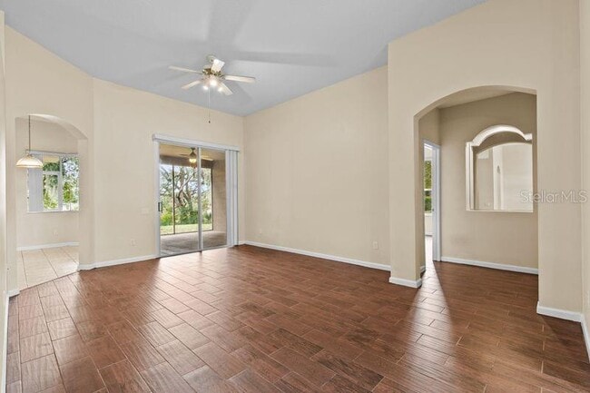 Building Photo - 1881 Pine Bay Dr