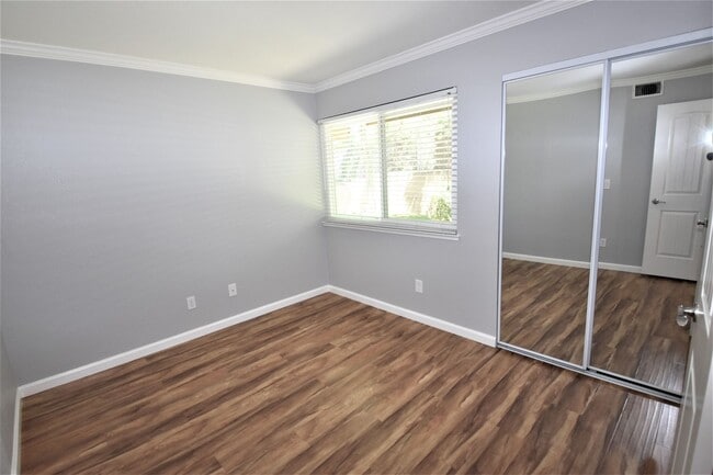 Building Photo - 5030 Greenberry Dr