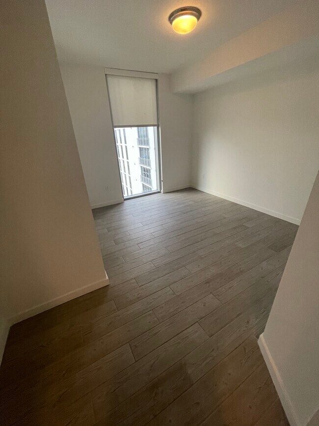 Guest bedroom - 3401 N Miami Ave