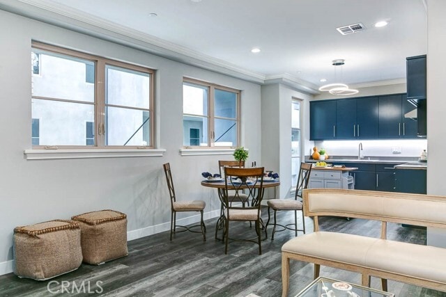 Building Photo - 530 Fano St