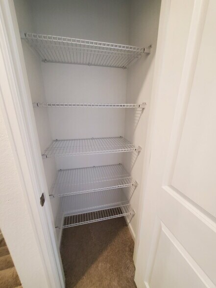 Building Photo - 2435 Vanhoutte Vw