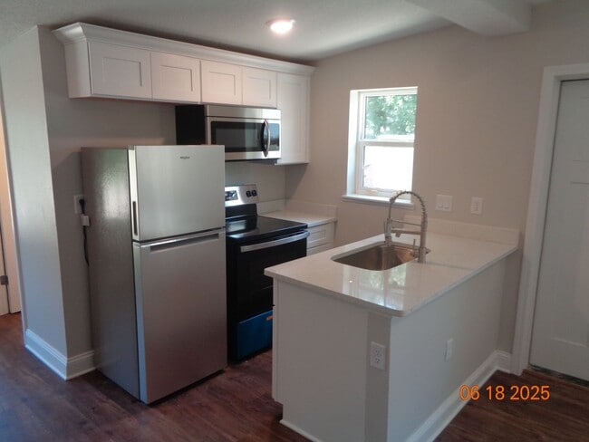 Building Photo - Daytona Beachside Newly Renovated Studio U...