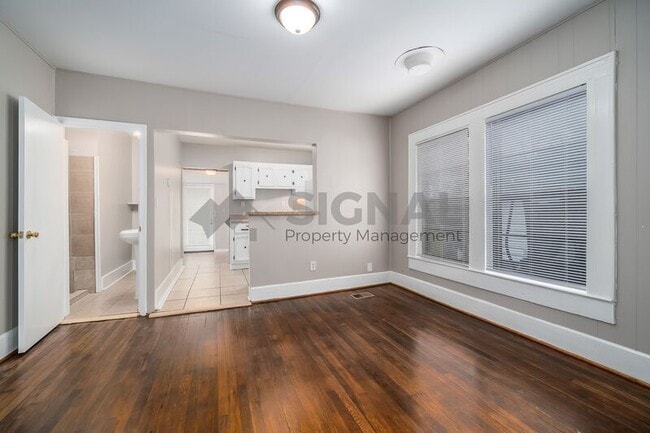 Building Photo - 529 Telford Ln