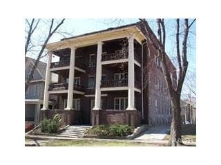 Primary Photo - 107 NE Roanoke Ave