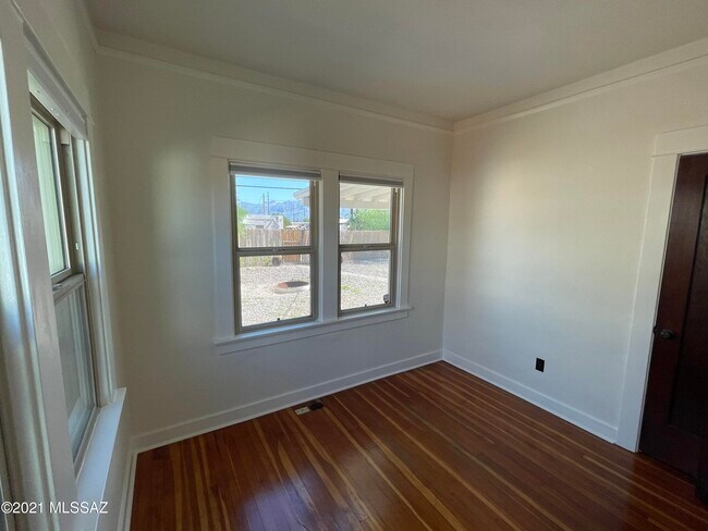 Building Photo - 1041 E Grant Rd