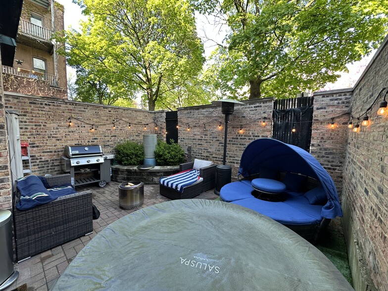 Patio - 1846 N Hudson Ave