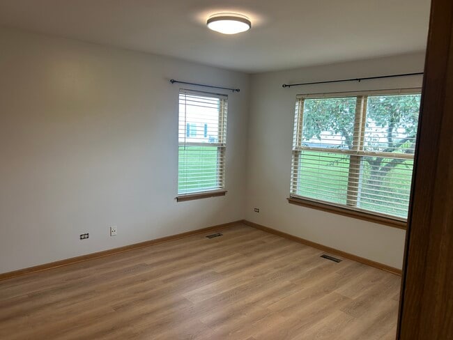Building Photo - 1308 Jenna Dr