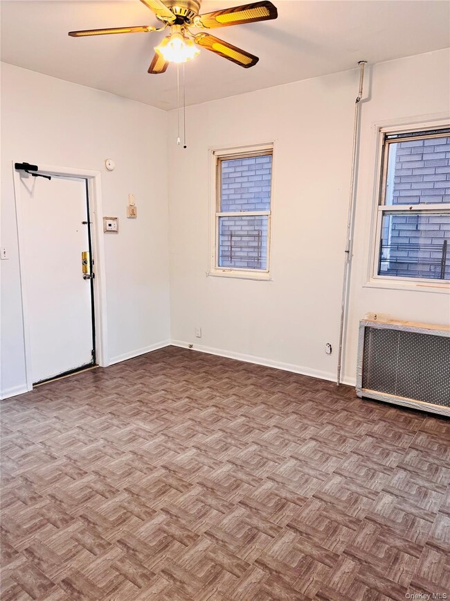 Building Photo - 121 Linden St