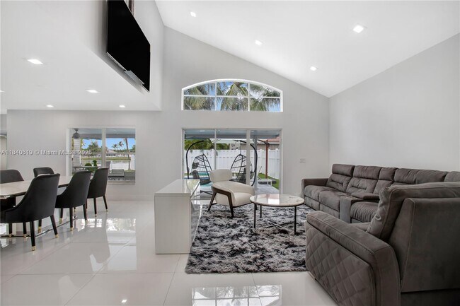 Building Photo - 3432 SW 49th St