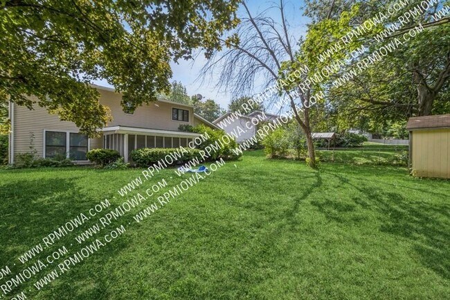 Building Photo - SCREENED PORCH!! 3 Bedroom, 1.5 Bath Home ...