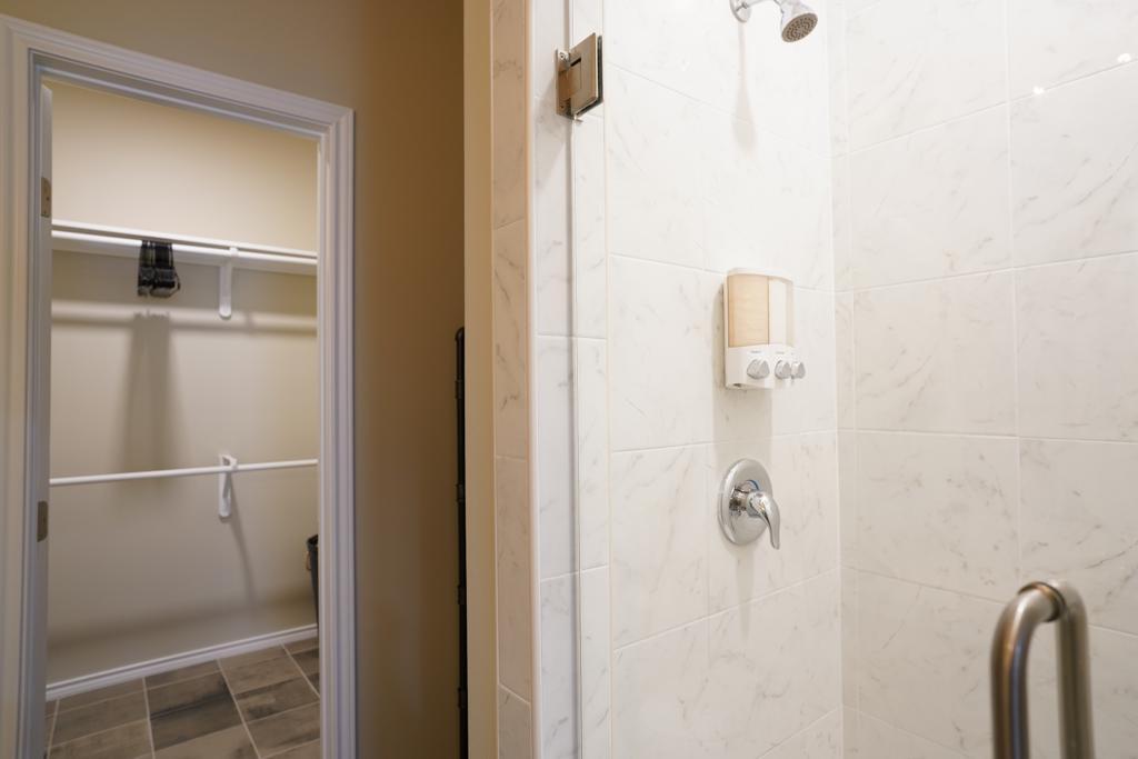 Walk In Shower - 5908 Sandpiper Ave