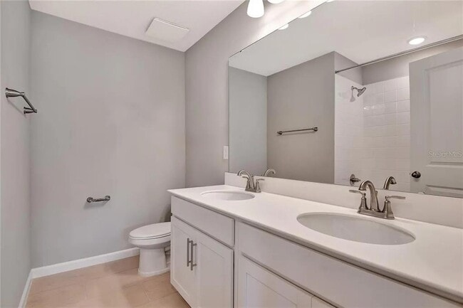 Building Photo - 560 Summit River Dr