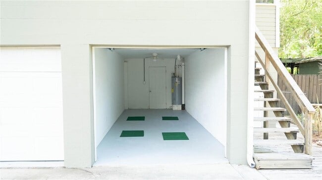 Building Photo - 2116 Henderson Dr