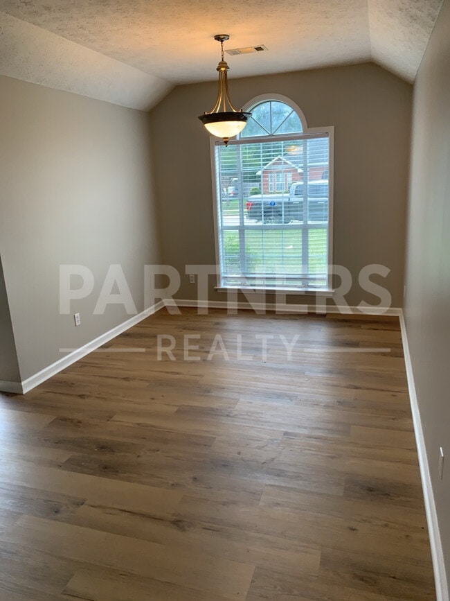 Building Photo - 6208 Sandy Ridge Curv