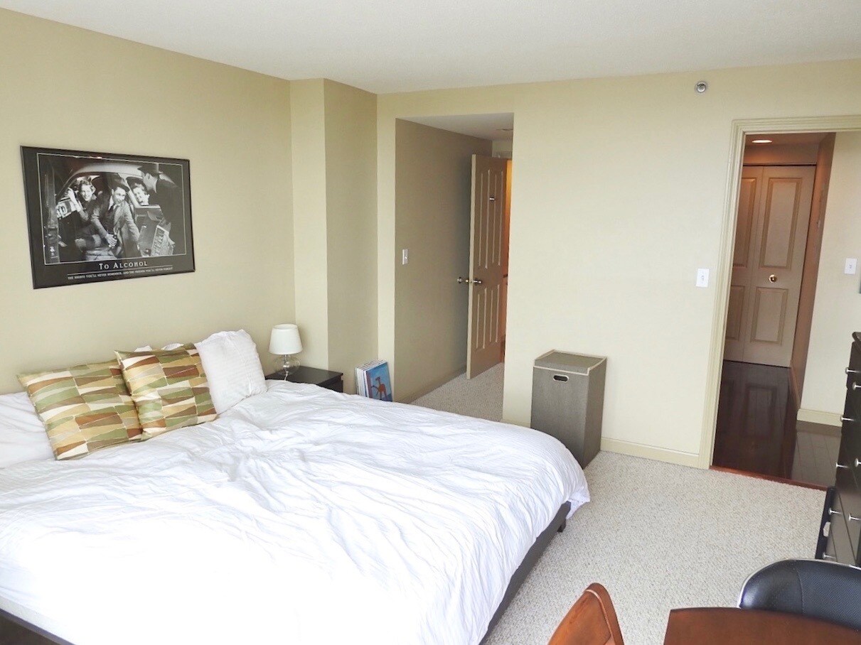 Building Photo - 10 Museum Way